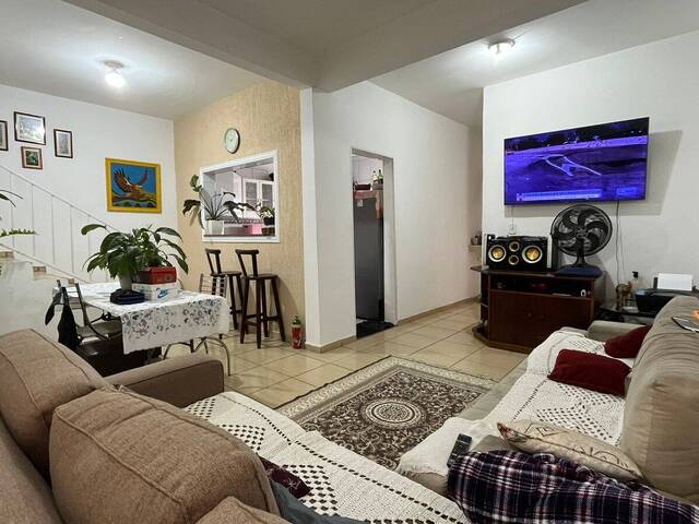 Casa para Venda em Carapicuíba - 2